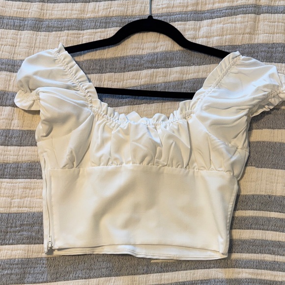 Chic White Ruffled Blouse - Picture 3 of 4